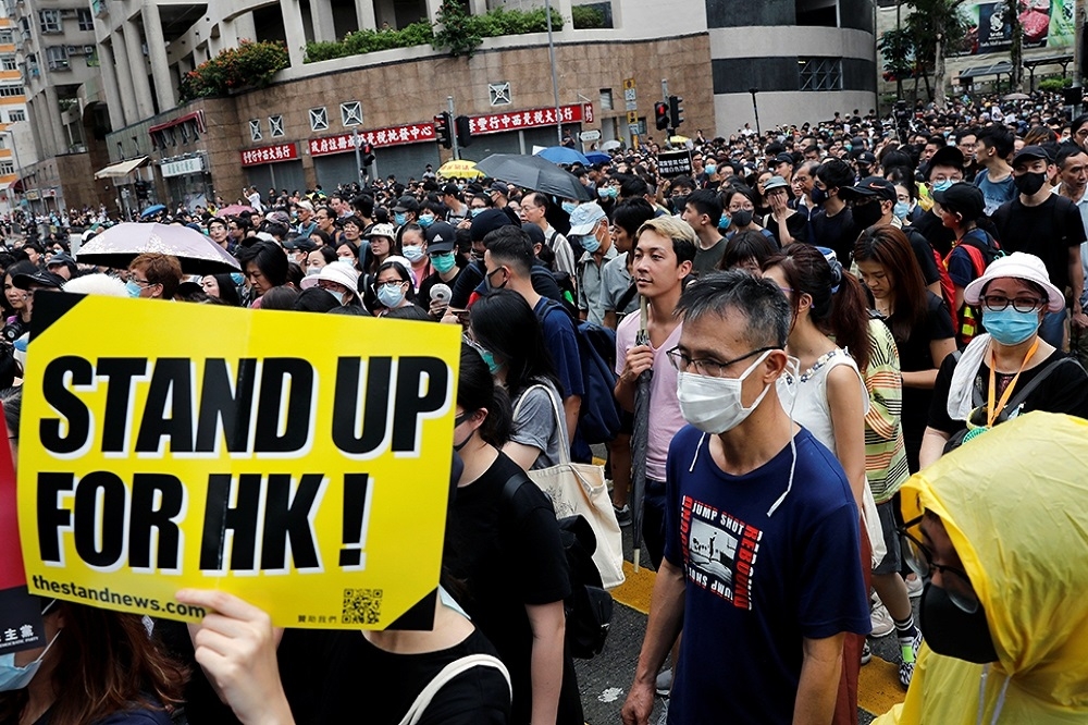 紅磡「光復紅土」遊行，示威者喊出「光復香港、時代革命」的口號。（湯森路透）