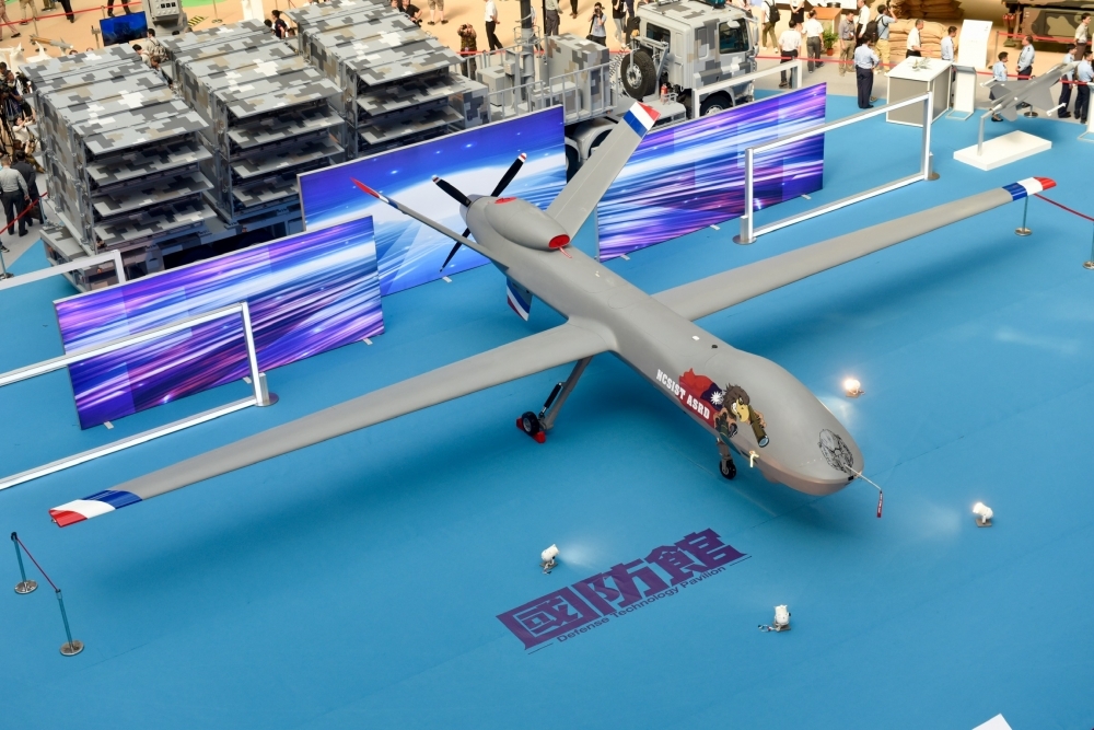 2019台北國際航太暨國防工業展的國防館中，武器裝備體積大的屬中科院航空所研製的新版騰雲大型無人機。（攝影：張哲偉）