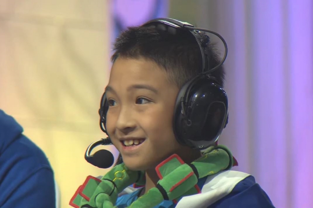 寶可夢國際錦標賽16日於美國華盛頓燈登場，來自台灣的10歲男孩吳比勇奪電玩遊戲錦標賽兒童組第一名。（取自Pokémon官方YouTube）
