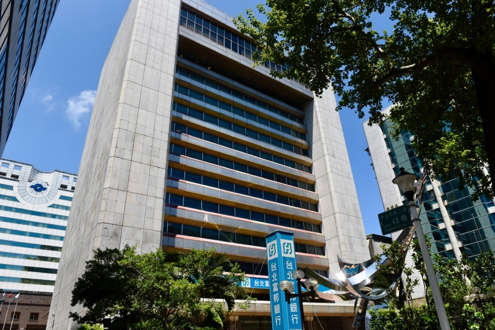 8月8日台北市都市計書委員會通過台北富邦銀行營業部土地變更陳情案，同意將它從機關用地變為「黃金」商業用地。（攝影：張哲偉）