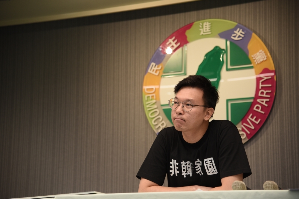 韓國瑜22日與國政顧問團開直播，討論重啟核電；林飛帆表示，這些當年喊出633的「噗嚨共」團隊，加上一個「土豆」，也沒辦法幫韓打造好的能源政策。（攝影：蔣銀珊）