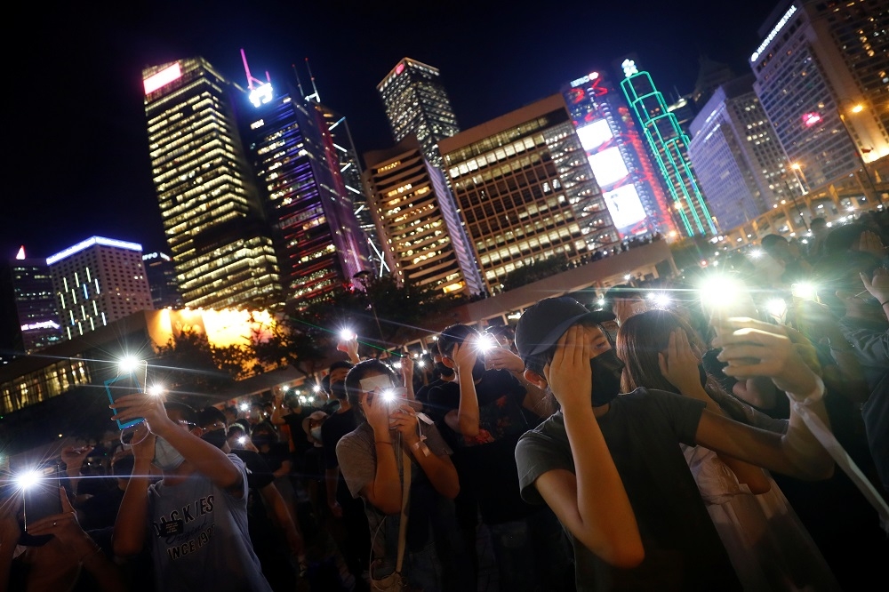 一群香港民眾22日再上街，要求政治改革。（湯森路透）