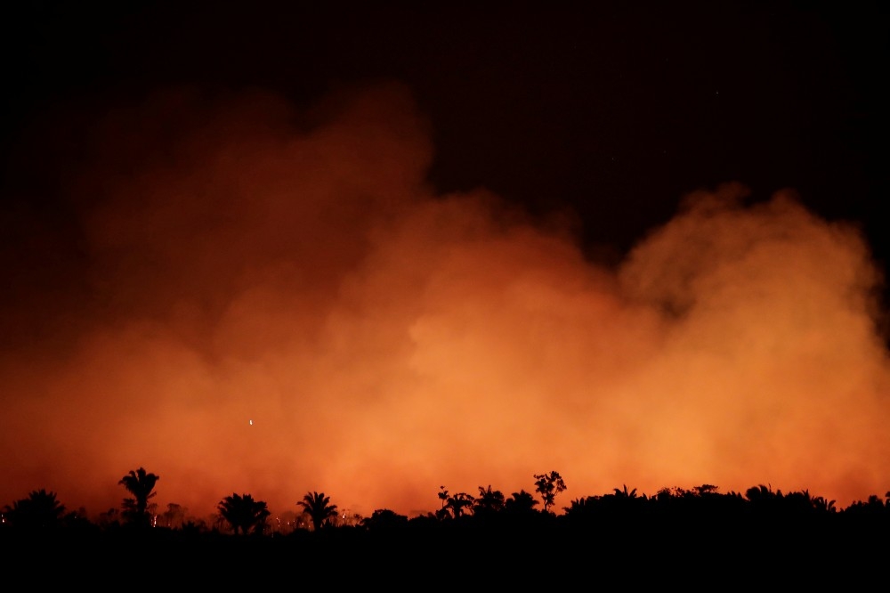 21日亞馬遜一處濃煙竄出。（湯森路透）