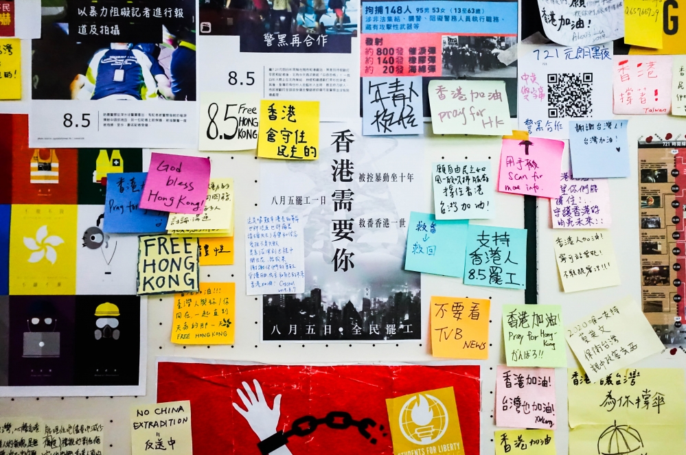 台北公館地下道的連儂牆聲援香港反送中運動。（攝影：楊穎婷）