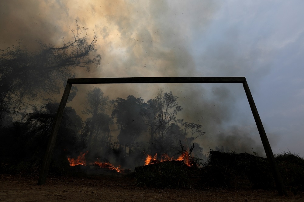 亞馬遜雨林的火勢難以控制，已成全球生態危機。（湯森路透）
