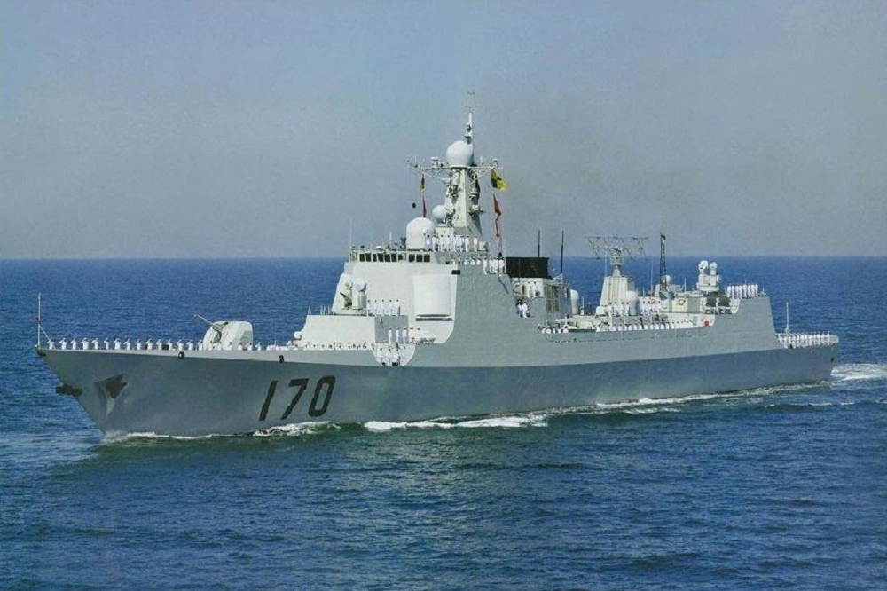 解放軍052C型驅逐艦擁有花7年研製出的「中華神盾」主動式相位陣列雷達及垂直發射系統。圖為052C型蘭州艦。（圖片取自維基百科）