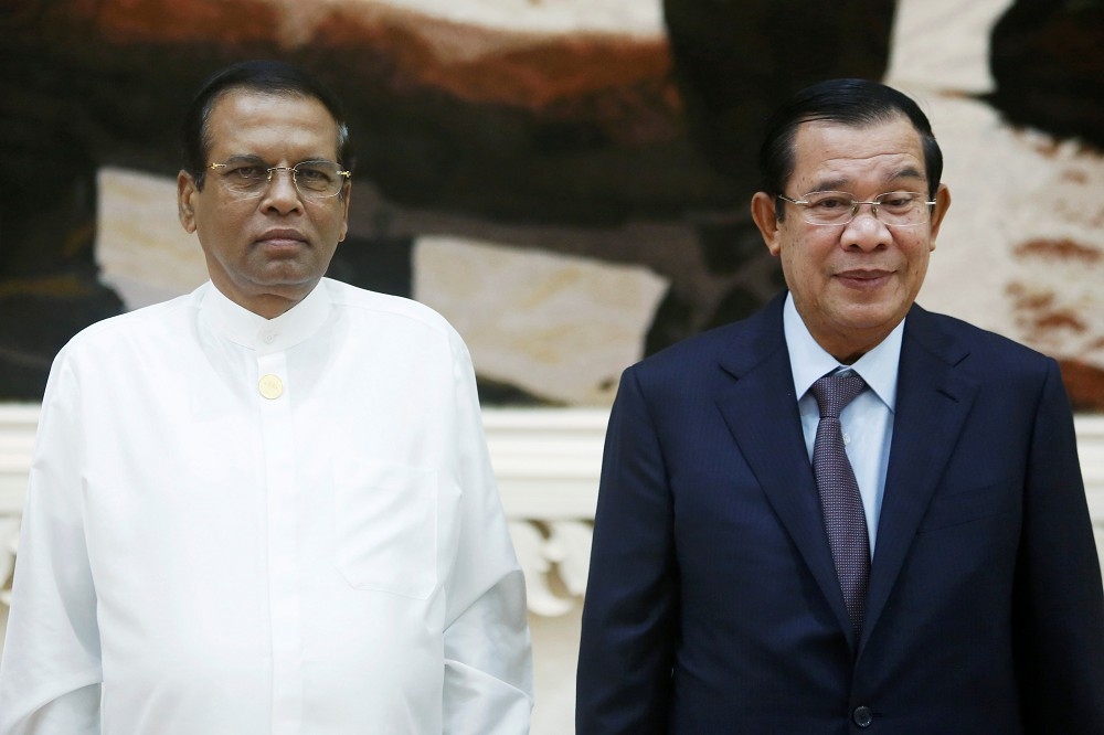 柬埔寨總理洪森（右）希望透過電視劇《包青天》宣揚司法公平正義。（湯森路透）