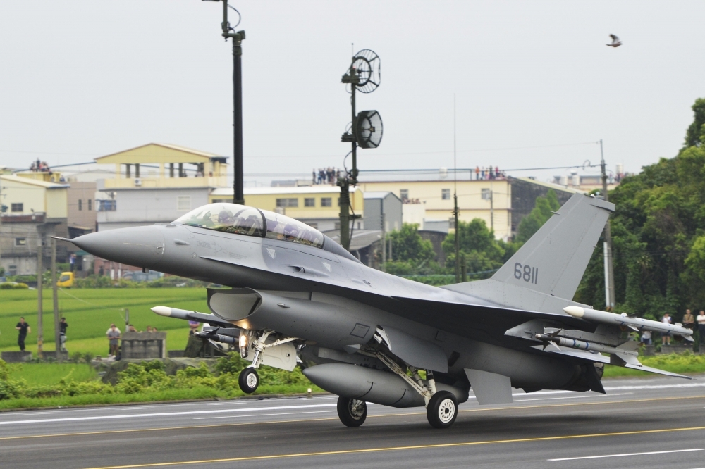 美國國務院日前批准台灣66架F-16V軍購案，國防部規劃，在2020年完成簽署發價書後，將於2026年完成交機。（資料照片／李智為攝）