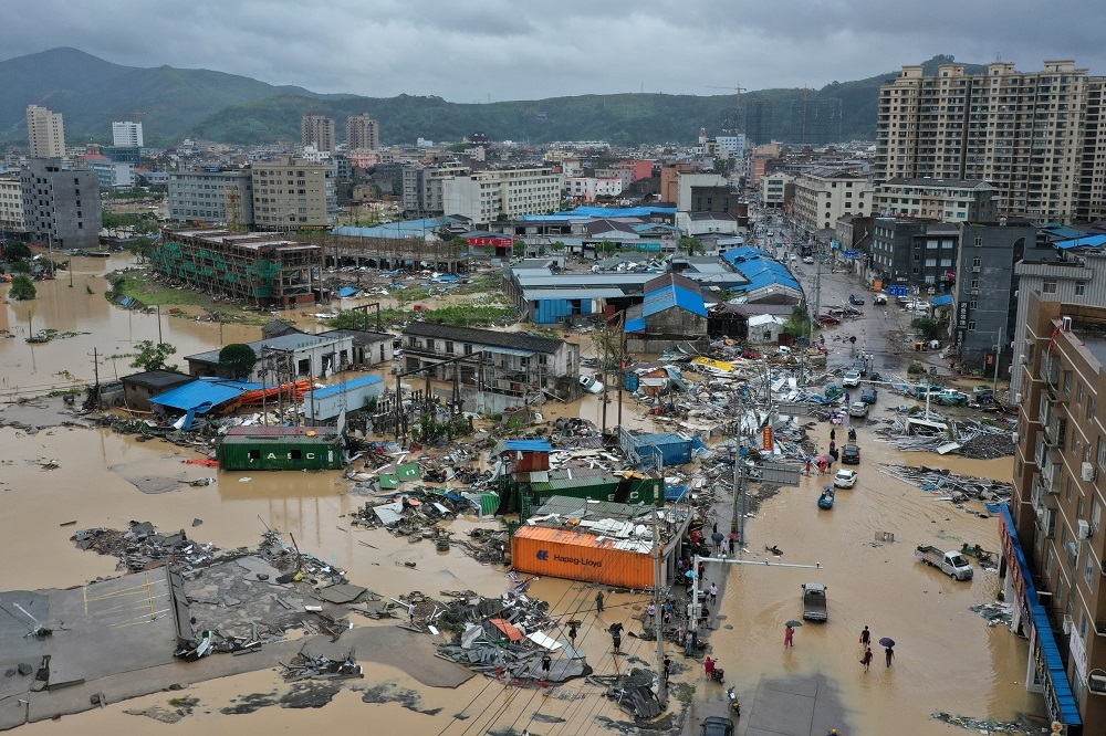 颱風法西登陸日本前帶來的豪雨讓多地出現水災。（湯森路透）