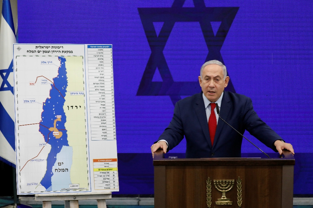 以色列總理納坦雅胡向支持者表示，倘若勝選、新政府將擴大控制約旦河西岸土地。（湯森路透）
