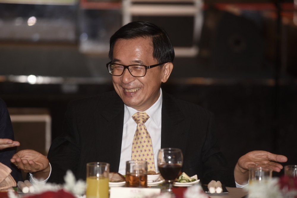 前總統陳水扁9日發文，針對出席餐會上台致詞疑似違反保外就醫「4不原則」一事，嗆聲「來抓啊！不要逼我選總統。」（張哲偉攝）