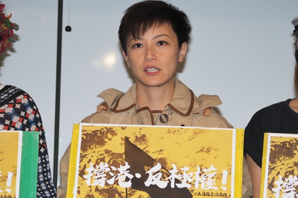 港星何韻詩與其它台灣音樂人於12日出席「港台音樂人呼籲聲援『929台港大遊行：撐港．反極權』記者會」。（張家銘攝）