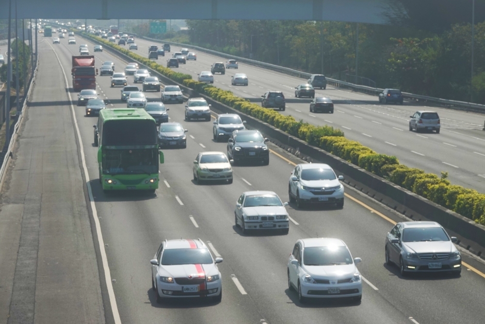 中秋連假15日進入尾聲，收假北上車潮壅塞，九路段恐塞爆。（資料照片／羅佳蓉攝）