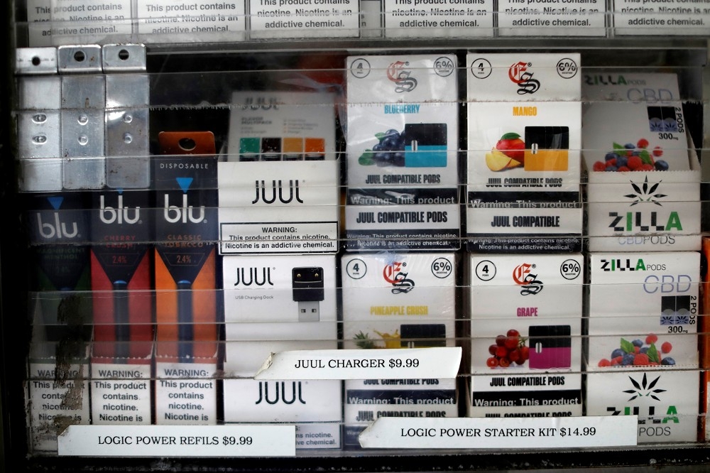 電子菸大廠「Juul」推出各種口味的電子菸。（湯森路透）