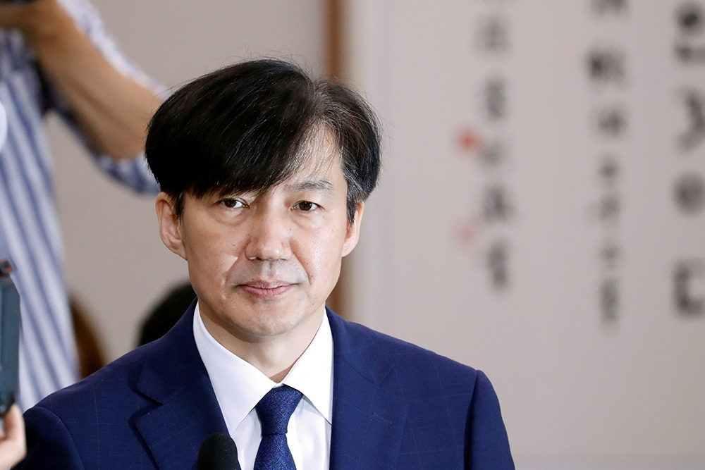 南韓新任法務部長曹國及其家人身陷醜聞。（湯森路透）