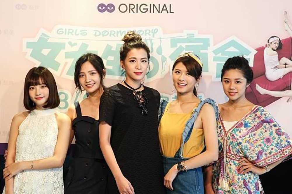 《女大生宿舍》主要演員曹婕妤（左至右）、吳子霏、王思平、趙靜儀、林甜甜。（酷瞧提供）