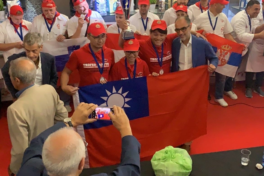 台灣隊在「第18屆拿波里CAPUTO盃世界披薩職人錦標賽」奪得冠軍（BANCO提供）