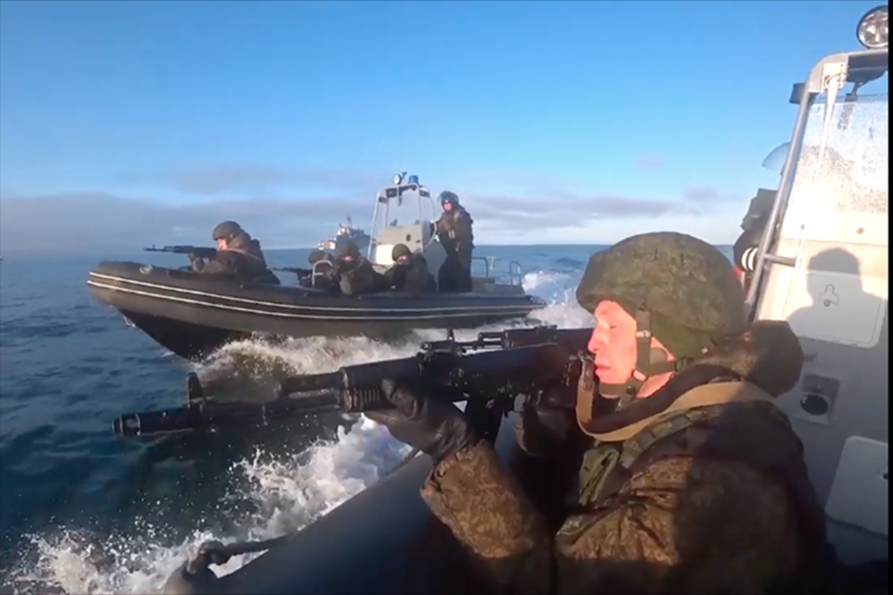 俄羅斯軍方在極北地區進行軍事演習。（翻攝俄演習影片）