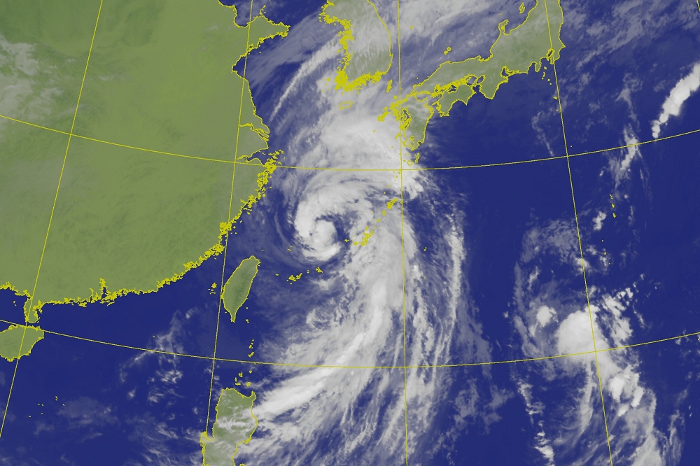 塔巴颱風雖然不會直撲台灣，但颱風引起的外圍環流仍會使台灣北部、東北部地區降下大雨。（取自中央氣象局）