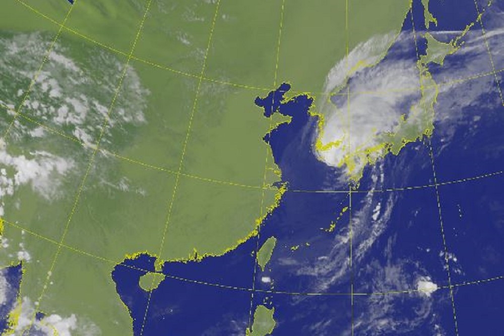  氣象專家賈新興在22日臉書上表示，台灣近2年內少有登陸的原因在於，高空大氣中太平洋高壓、南亞高壓互接，築成「金鐘罩」。（取自中央氣象局）