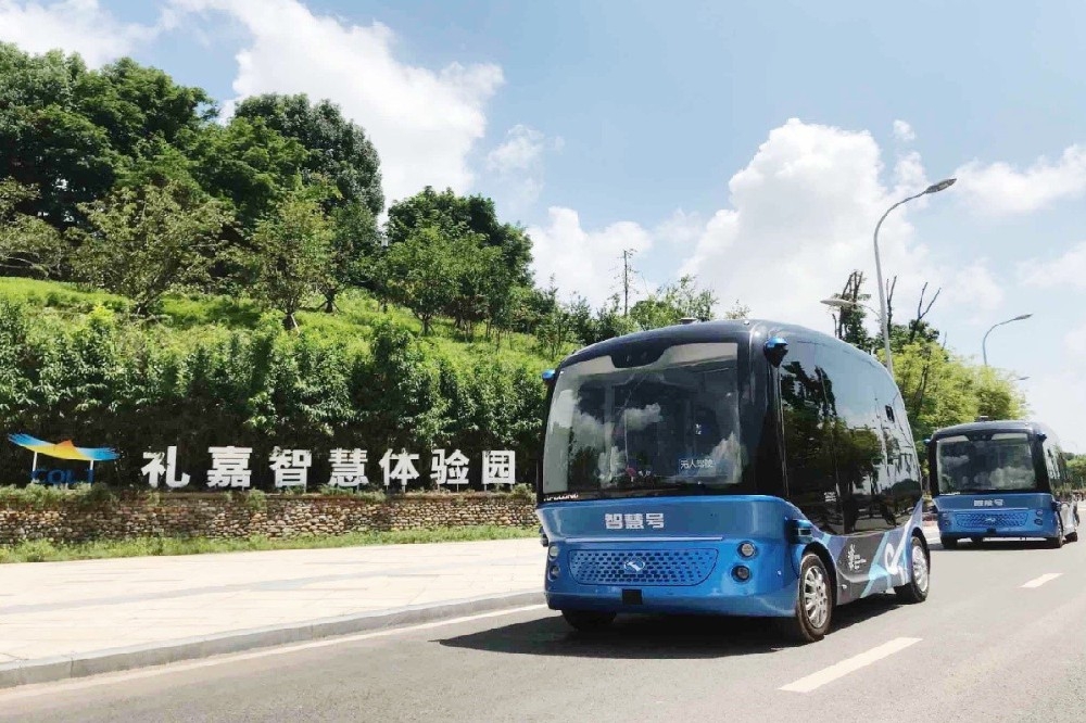 中國向百度、海梁科技、深蘭科技3家公司，發出首張無人車商用執照。 (取自Baidu推特)

