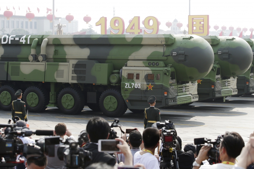 中國十一國慶，東風-41型多彈頭洲際導彈（圖）、巨浪二型潛射洲際導彈、東風100陸射巡航導彈及東風17超音速導彈等新型武器首次亮相。（湯森路透）