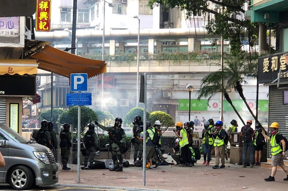 一名參與反送中運動的香港中五生遭港警實彈擊中左胸 ，事後被控以暴動及襲警兩項罪行。（作者提供）