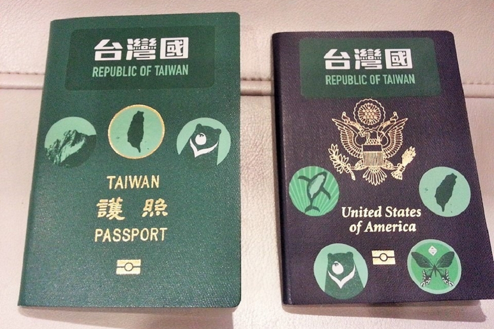 對於美方簽發的證書上將只會顯示原國籍為台灣，不會顯示「中華民國台灣」、「中國台灣」等名稱；行政院長蘇貞昌4日說，符合事實。（取自台灣國護照貼紙）