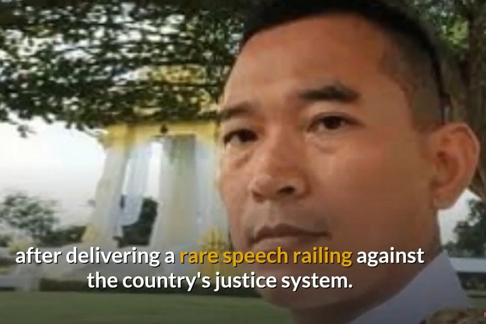 泰國法官聲明指出遭其他資深法官施壓，因此審判後選擇自殺。（圖片取自影片）