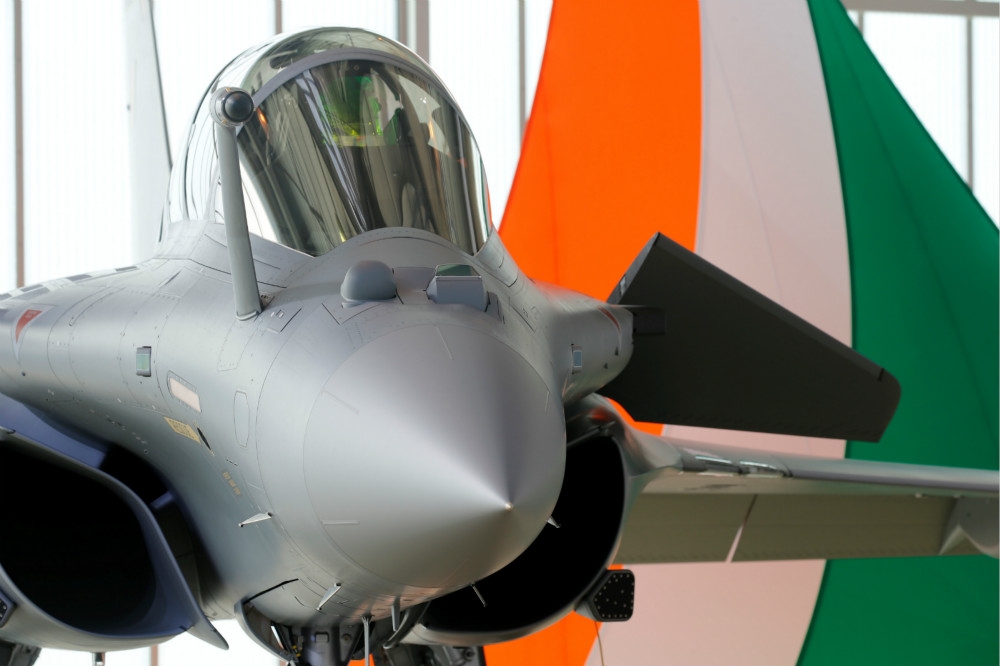 印度空軍首架疾風戰機於8日在波爾多廠區交付。（湯森路透）