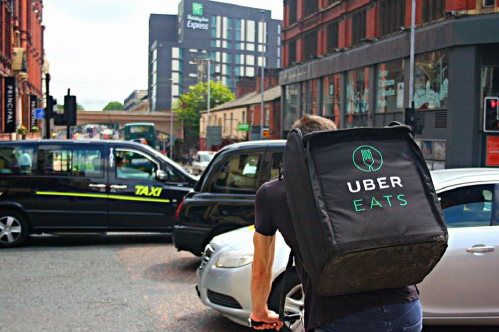 Uber eats回應勞動部表示，公司會研擬商業保險給外送員。（取自蔡依橙的閱讀筆記臉書）
