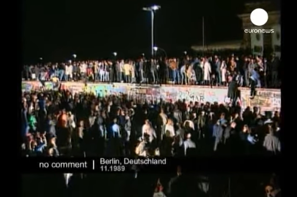 柏林圍牆倒塌屆滿30年，東西兩邊卻似乎尚未完全統一。（圖片取自影片）