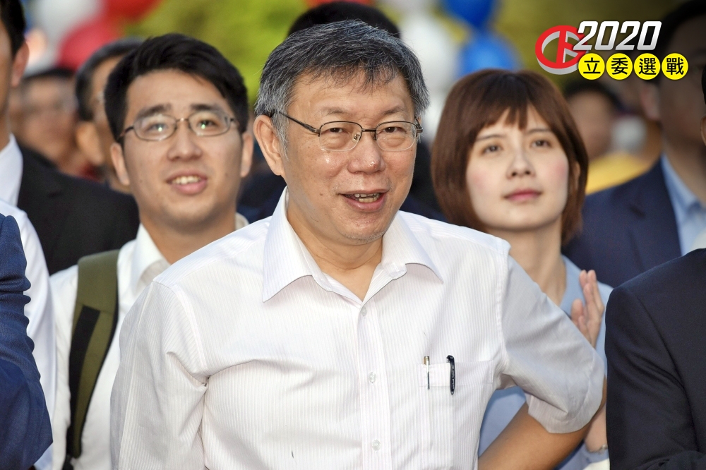 台北市長柯文哲28日受訪直酸韓國瑜，很多政策要嚴肅看待，「有時候他不要講，反而民調會比較高。」（資料照片／張哲偉攝）