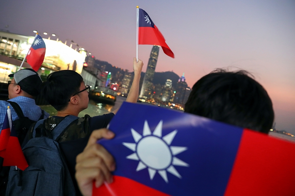 眼看香港年輕人如此大無畏地奮戰不懈，台灣人多數不過只是用嘴、用筆宣揚理念，為什麼需要害怕紛爭？（湯森路透）