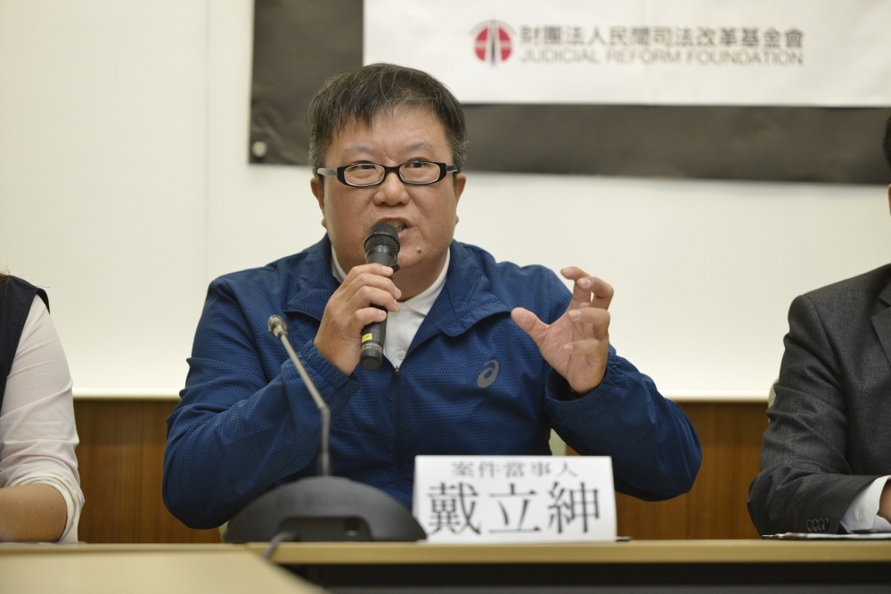 公務員戴立紳因挺身揭弊被免職，至今仍遲遲無法獲得正義回復公職。（李智為攝）