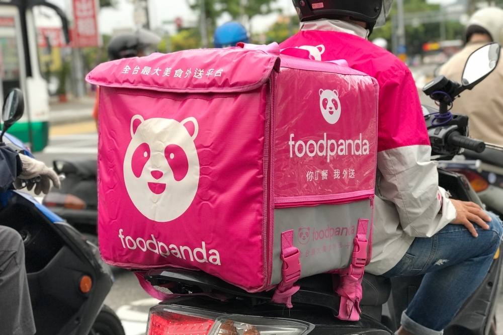 勞動部30日公布9家美食外送平台勞檢結果，外送業者包括foodpanda、Uber Eats等6業者都認定為雇傭關係。（資料照片／李智為攝）