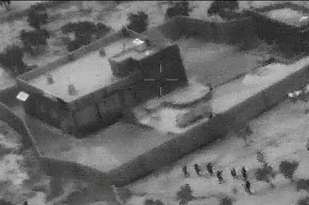 美軍包圍巴格達迪躲匿的建築物。（湯森路透）