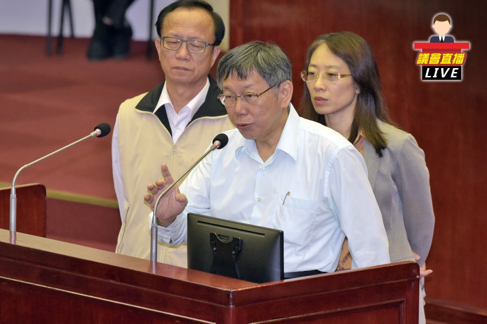 台北市長柯文哲接受議員王鴻薇質詢。（蔣銀珊攝）