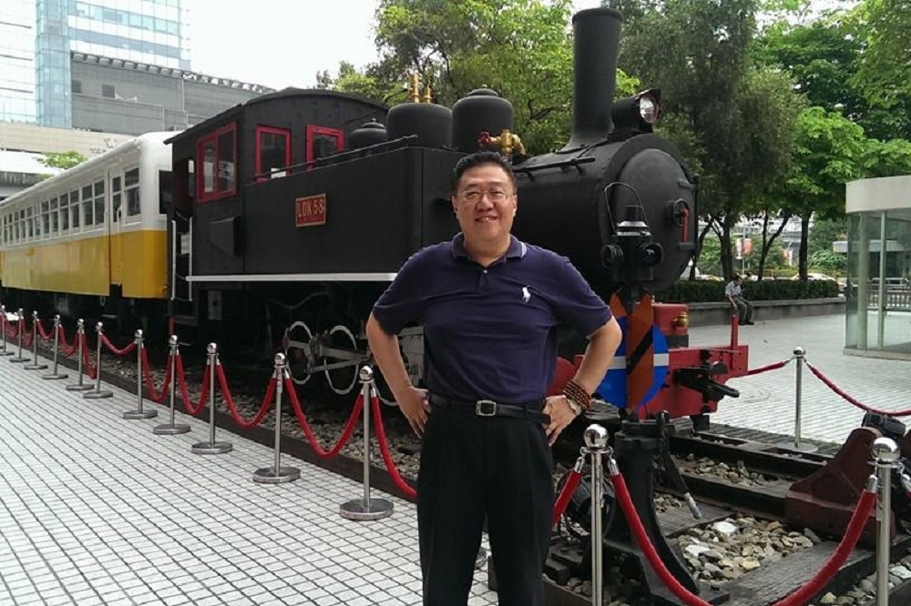 台師大退休副教授施正屏，過去經常往返兩岸，中國當局現以國安為由，將他關押在北京。（取自施政屏臉書）