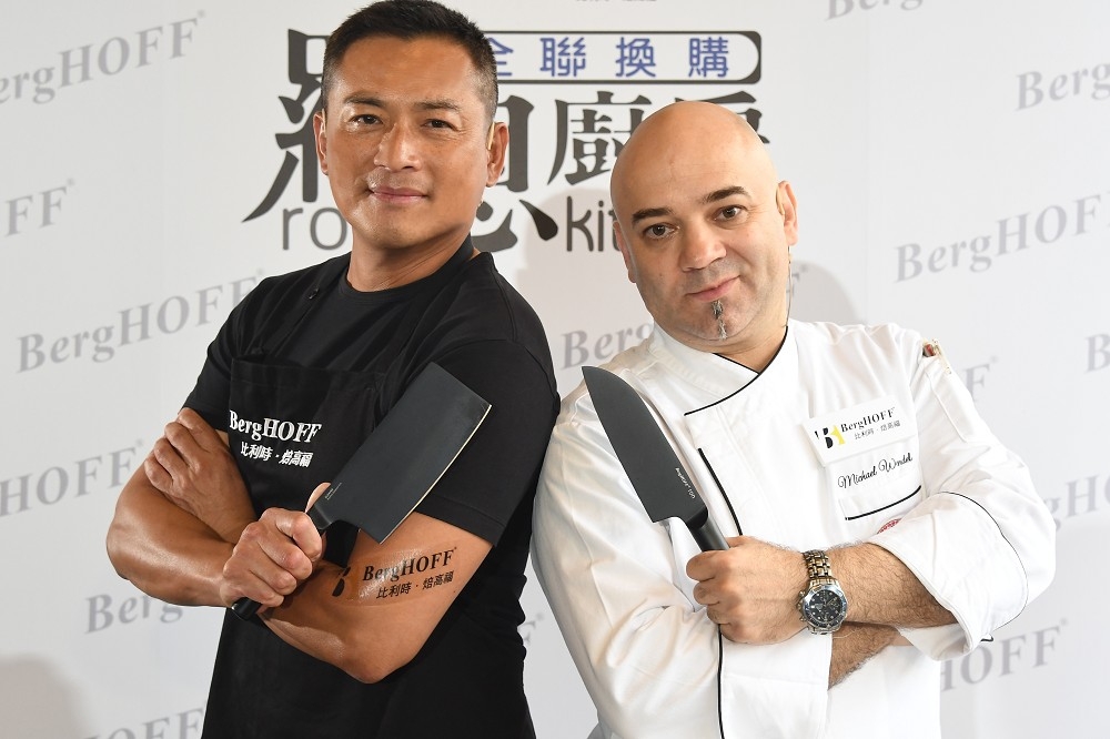 比利時羅恩刀全聯福利點換購記者會，由左至右：德國烘焙名廚 Michael Wendel、台灣一線男星江宏恩。