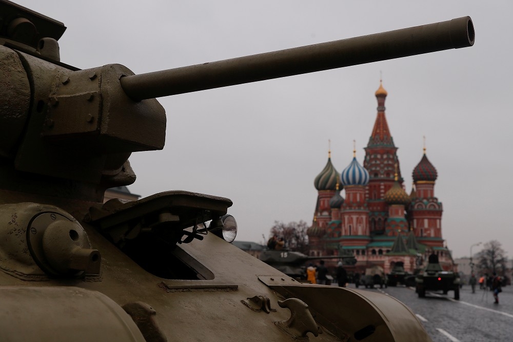 俄羅斯莫斯科紅場上的坦克。（湯森路透）