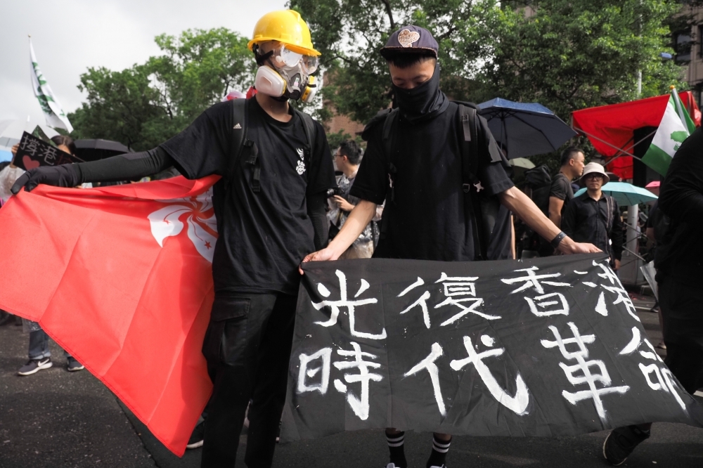 12日港警進香港中文大學鎮壓學生和示威者，校方因此全面停課。對此，台灣有多間大專院校表示願提供協助。（資料照片／張家銘攝）