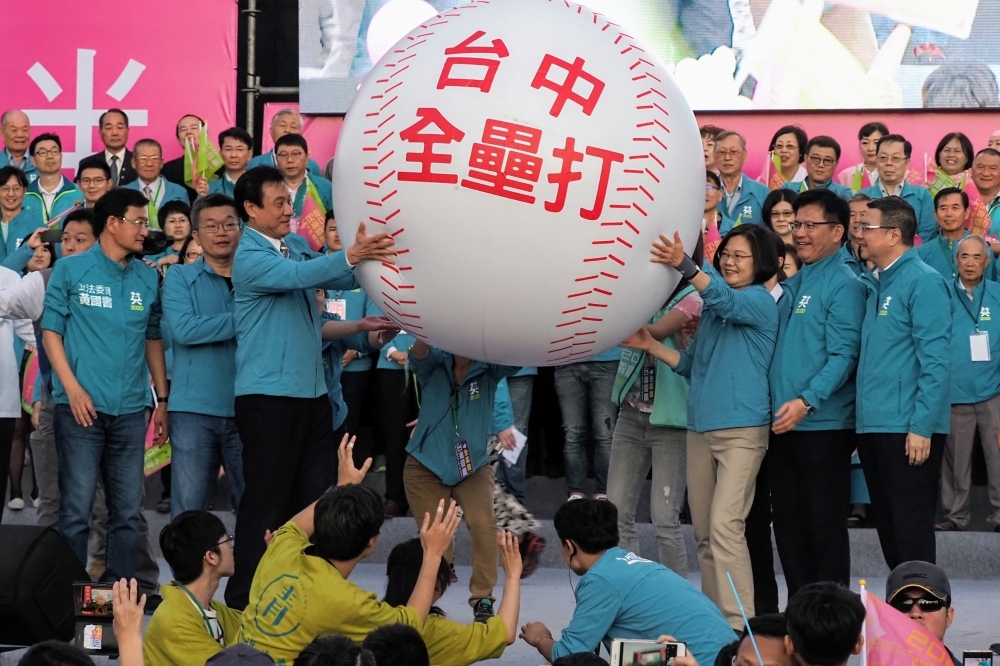 台灣「搖擺州」台中市一向是藍綠必爭之地，蔡英文總統特地選在去年九合一敗選24日這天成立台中競總，要捲土重來。（張家銘攝）