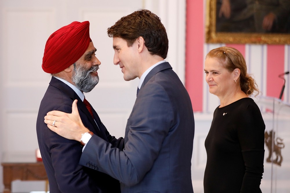 加拿大防長（左）稱中國不是加拿大的敵人。（湯森路透）