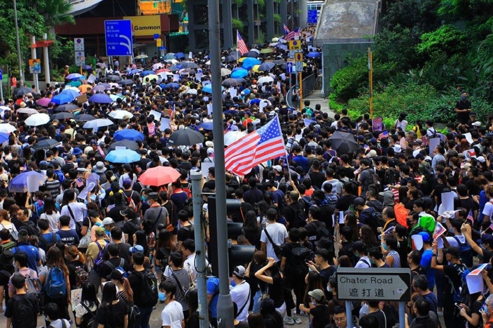香港示威者爭取美國政壇通過《香港民主及人權法案》，以為它有助制衡港府和北京日益強硬的政策。（攝影：黃樂祈）