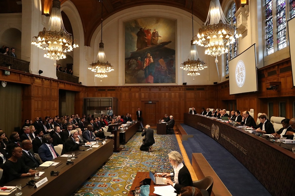 荷蘭海牙國際法庭10日針對緬甸遭甘比亞控告的案件進行審訊。（湯森路透）