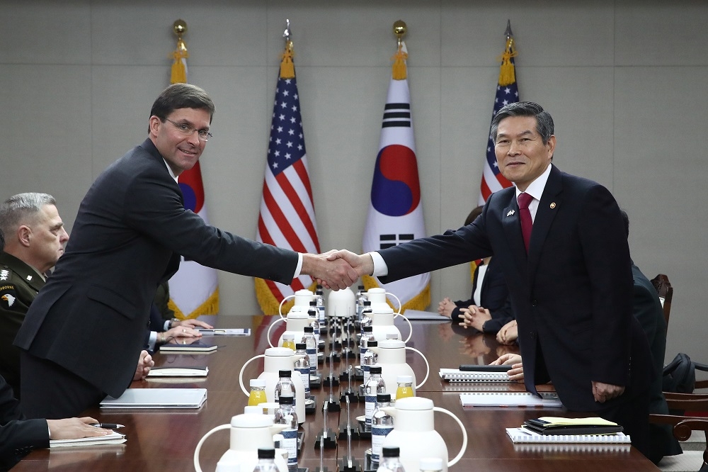 美國國防部長埃斯珀、南韓國防部長鄭景斗11月中於首爾會面。（湯森路透）