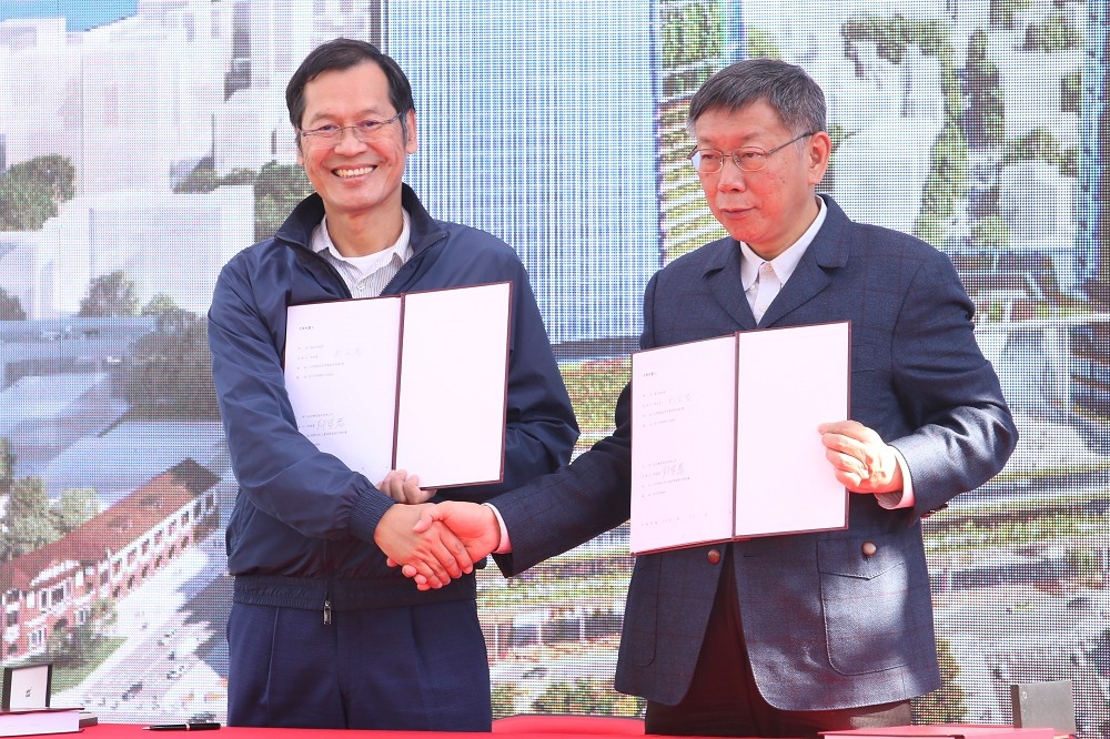 台北雙子星開發案，台北雙星董事長許崑泰（左者），強調會將雙子星案當成「人生代表作」開發。（王侑聖攝）