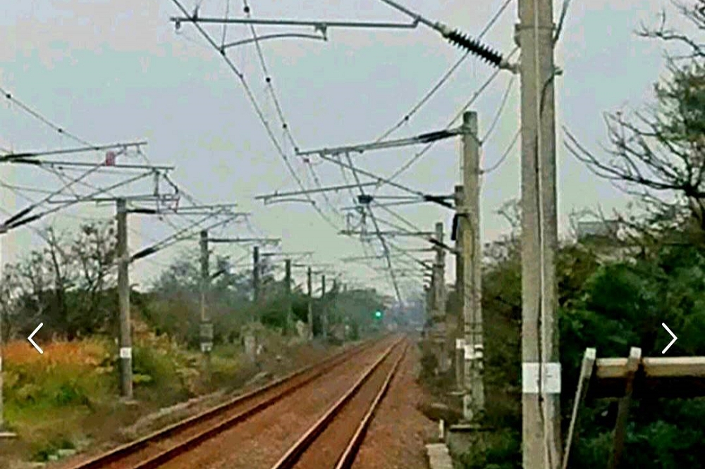 19日上午，台鐵1131次基隆開往新竹區間車在富岡=北湖間發生電車線故障。（台鐵提供）