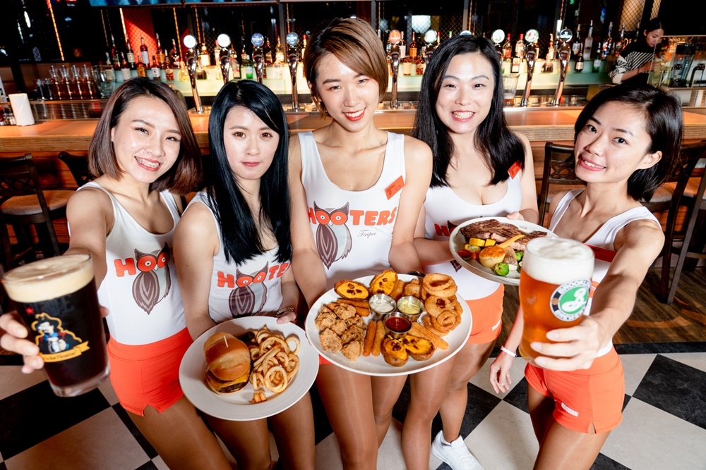 Hooters girls是台灣最美的打卡牆（HOOTERS提供）